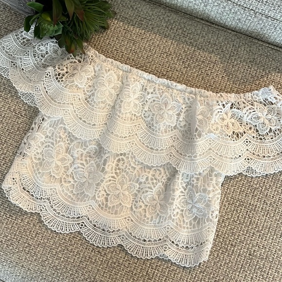EUC AGACI Cropped Lacy Ruffle Off-The-Shoulder Top - Picture 14 of 14